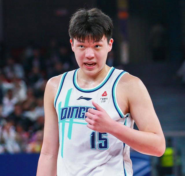 原创篮球评论员杨毅建议年轻球员早日进入nba以展现潜力