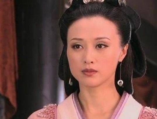 群起造反,当时一个叫做魏豹的人也是魏国之前的宗室,他曾跟随投靠陈胜