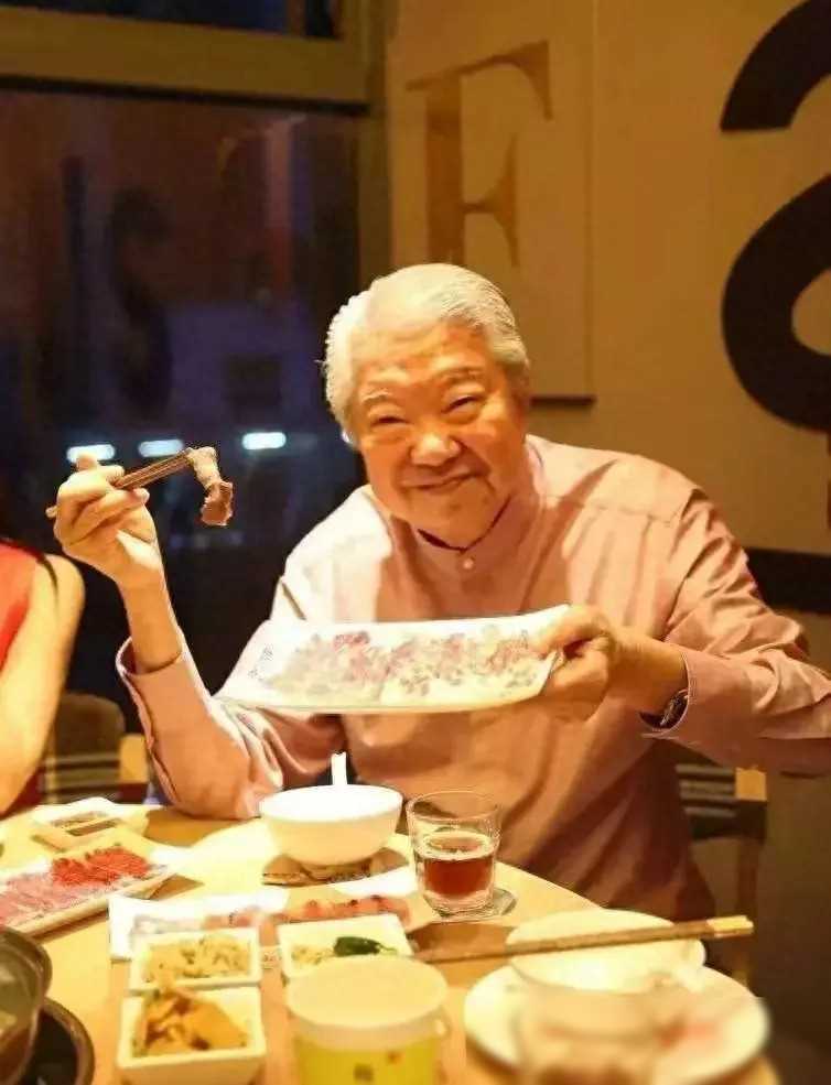 蔡澜人生观揭秘爱美食逛市场欣赏成熟大姐姐