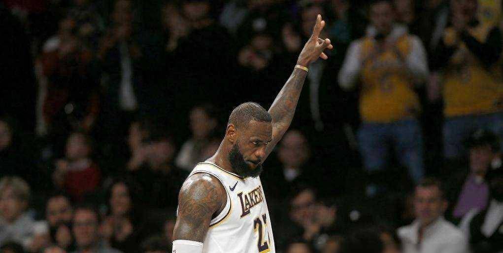 别再问还能再打多久?我们何其幸运还拥有39岁的詹姆斯_篮球_比赛_球迷