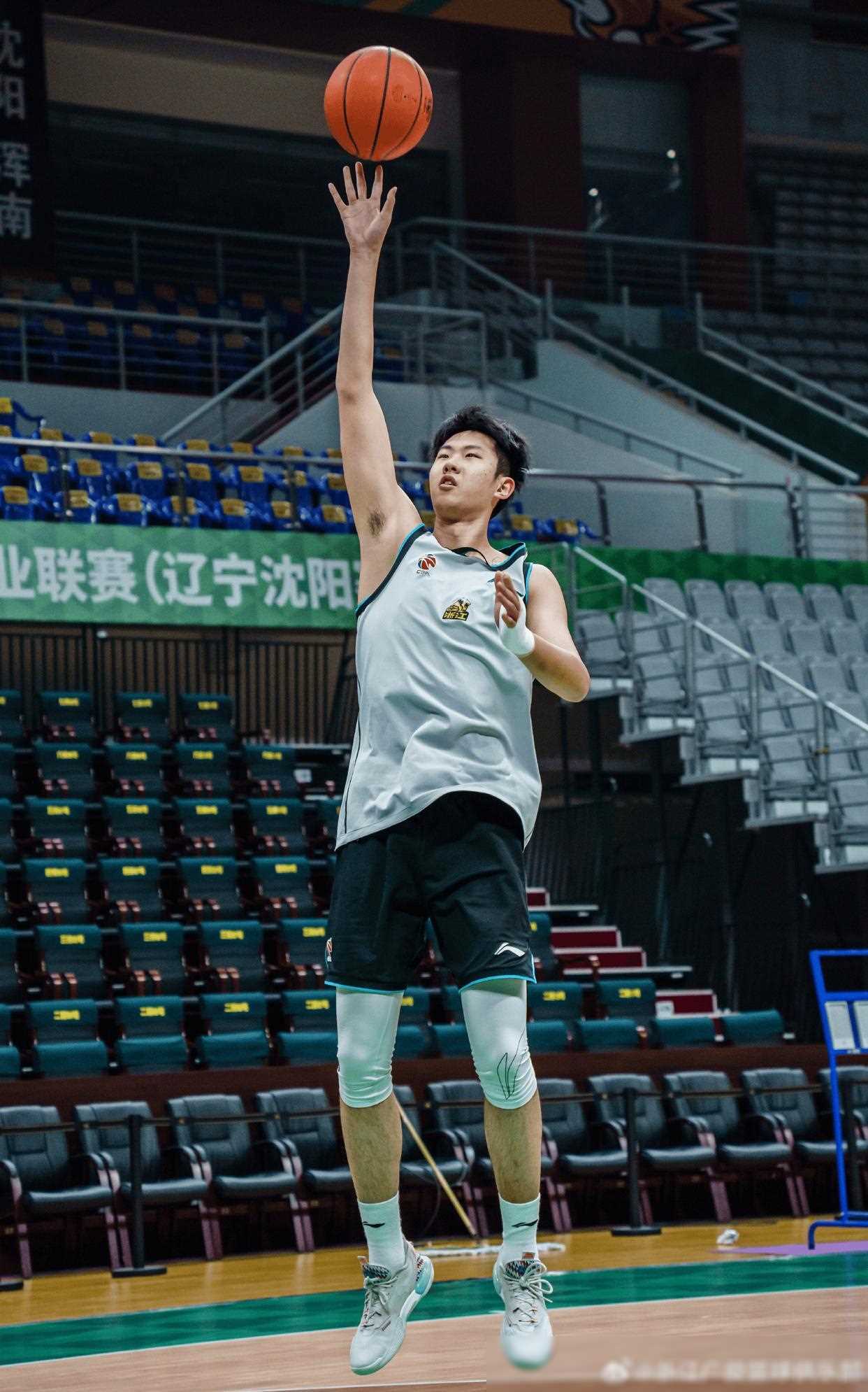 客战辽篮,广厦训练场气氛热烈,剑指四杀辽篮信心满满_辽宁男篮_比赛_