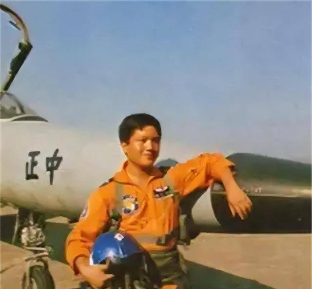 原创1981年台湾王牌飞行员黄植诚驾驶650万战机投奔大陆结局如何