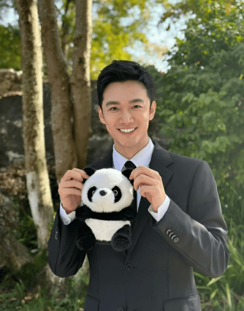 著名主持人张韬30岁进央视34岁上春晚是亲人眼里的暖男