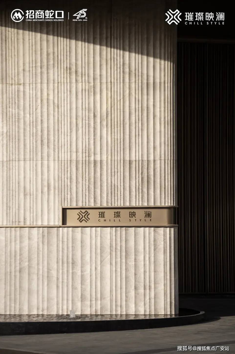 门头选用原产地土耳其的古堡灰巨幕石材,甚至每一片石材都经过精心的