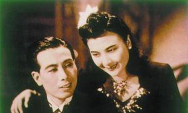 靠着乡下老婆发家的唐季珊并没有离婚,张织云显然有了前车之鉴和