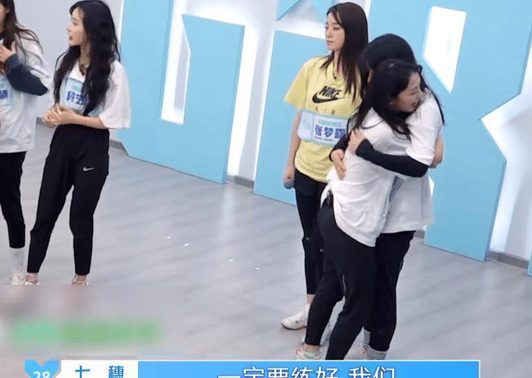 青你2预告段小薇告别舞台黯然神伤的表情令人心疼