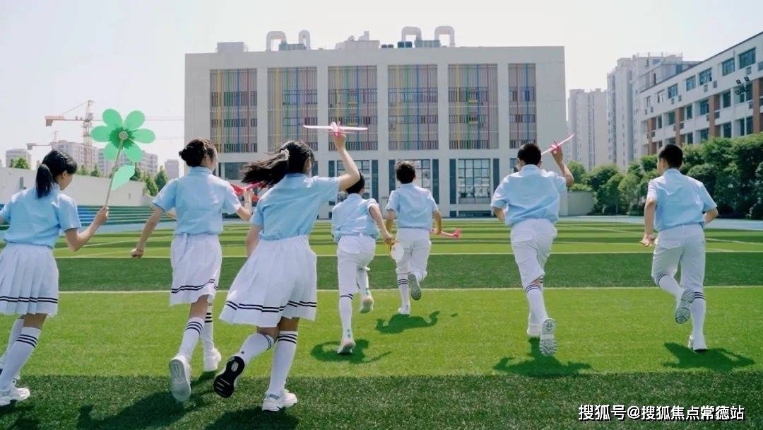 而未来,又有横琴华发金融城这艘"巨型生活方式航母",更有万千种玩法