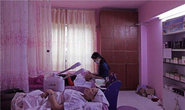 原创重庆女黑老大以茶楼为犯罪窝点非法敛财上亿元最终被判死刑