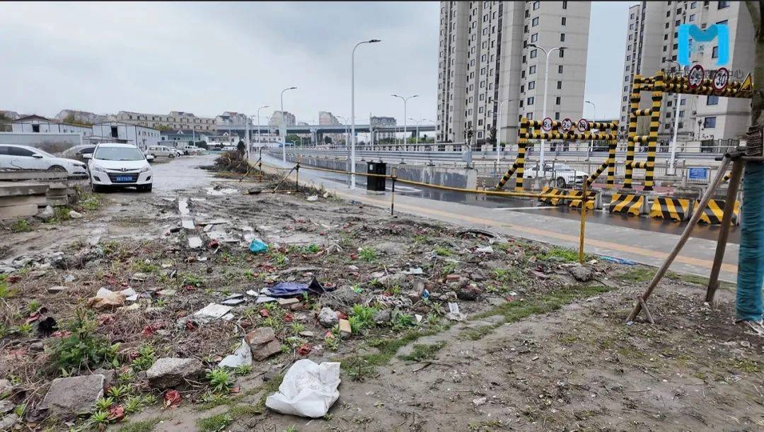 窨井冒溢污水恶臭扑鼻此外丨民情直通车