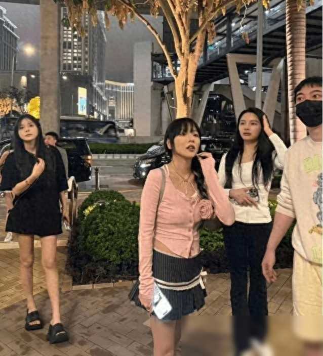 王思聪澳门逛街引热议四女伴现身是否另有隐情