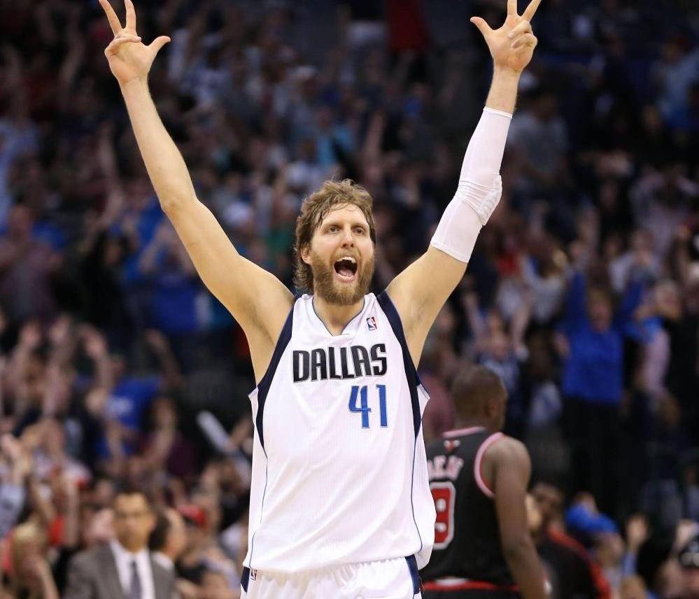 诺维茨基在他的职业生涯中遭遇了两次重大失败,在季后赛中被击败,在总