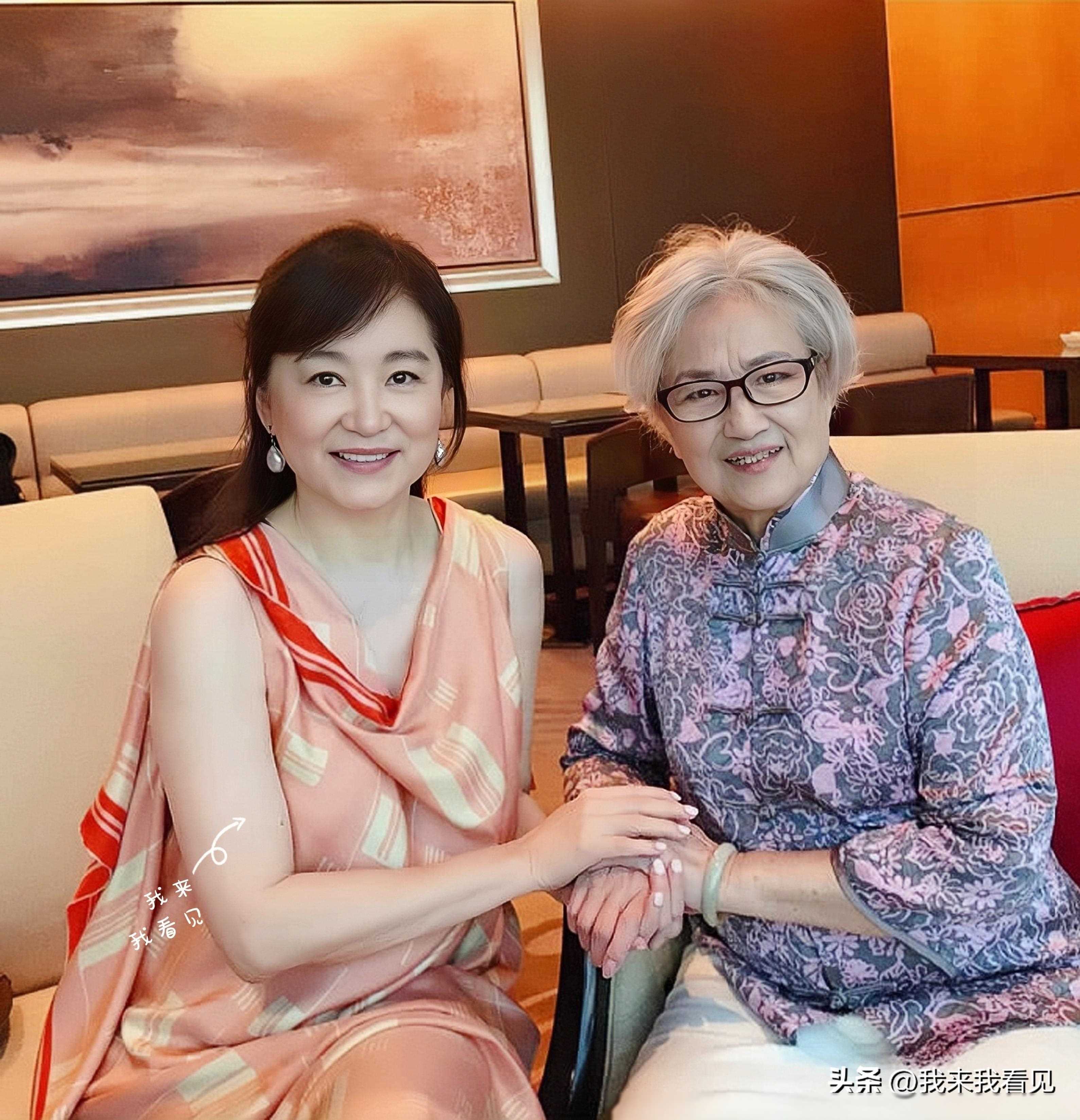 然而,在试装时导演发现林青霞比张艾嘉高出了半个头,为了避免笑话