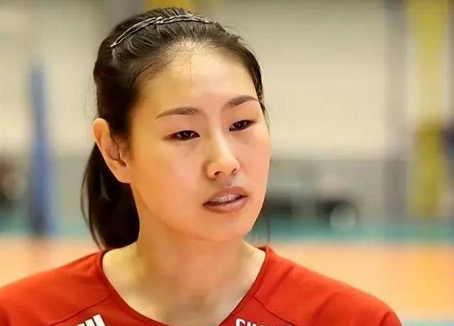 颜妮新岗位亮相,助推排球发展,郎平期待_中国女排_球迷_训练