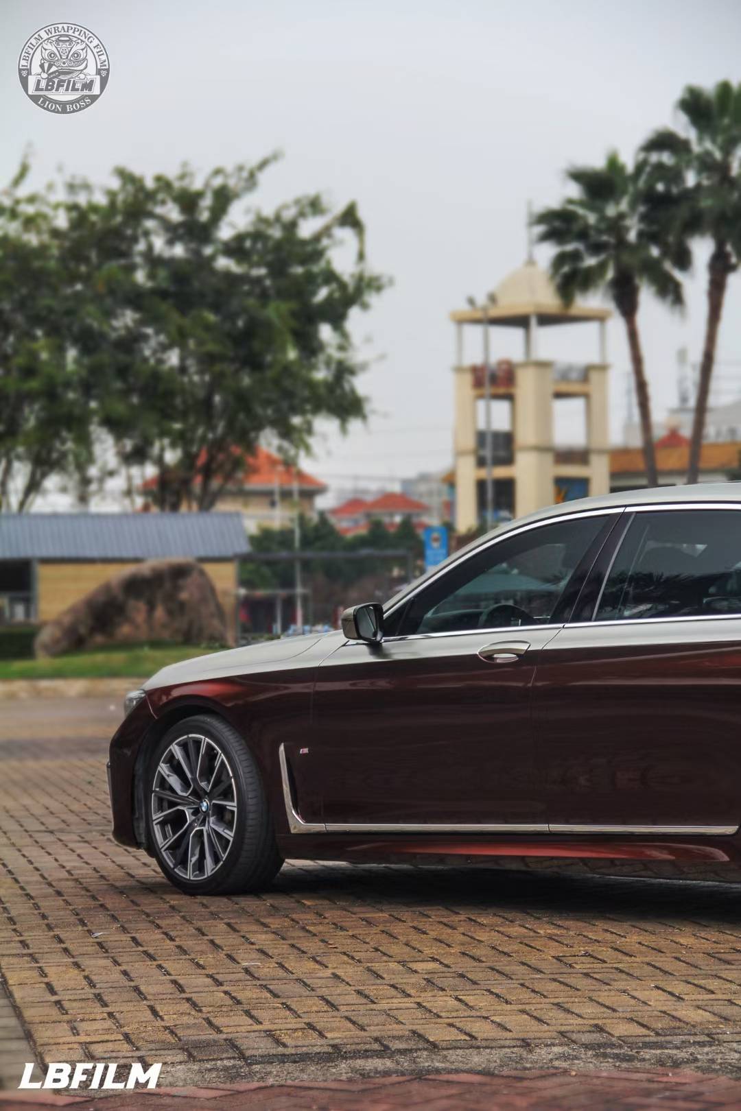 宝马7系lb改色膜-双拼液态金属咖 液态金属香槟金,满屏尊贵气息_搜狐