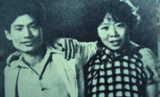 但在感情生活上,萧军其人却是很遭人诟病.