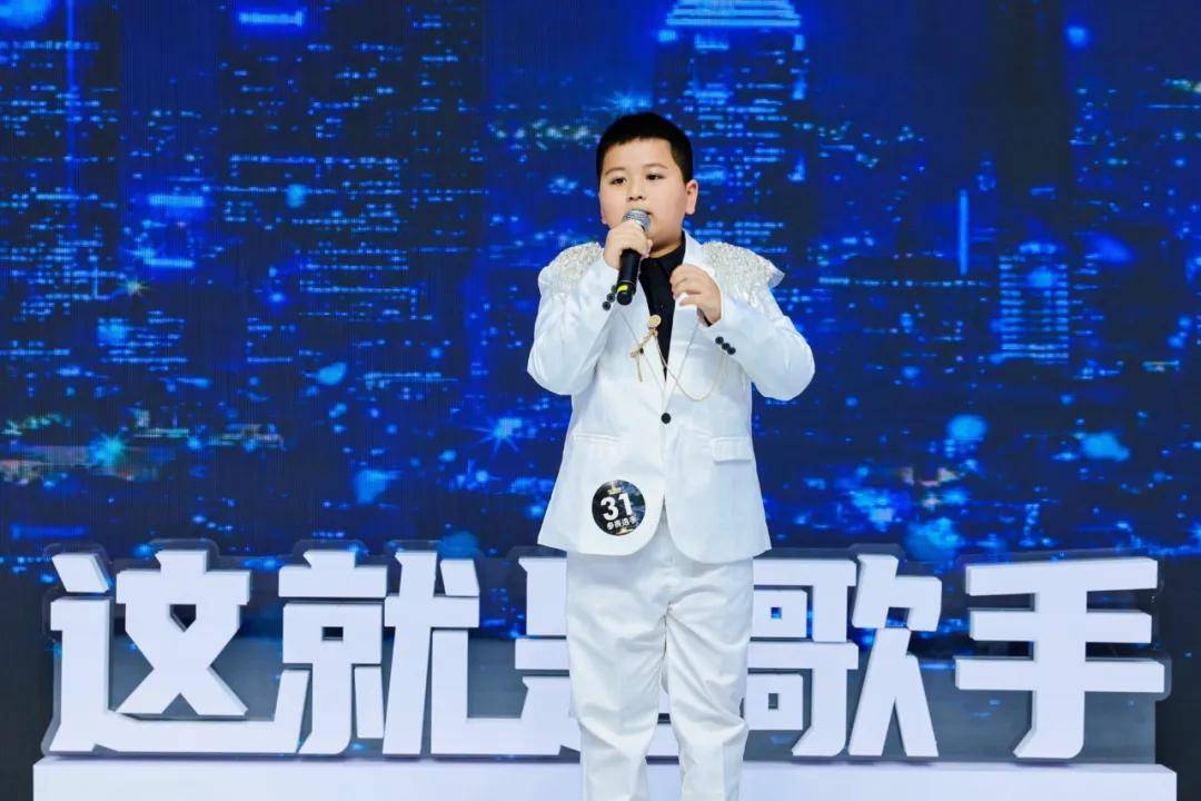 歌手专访祝贺肖正浩荣获本届这就是歌手最受欢迎歌手荣誉称号