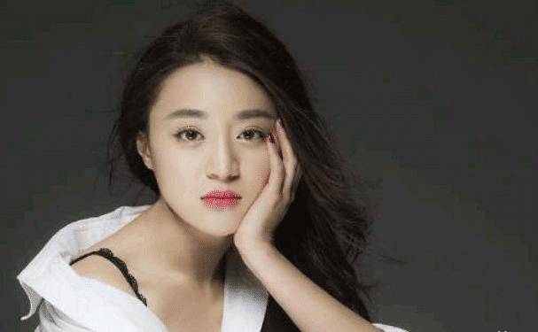 原创清新美丽的许瑶璇稳扎稳打提高演技是一个实力派演员