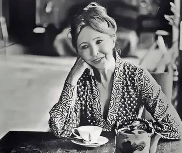 法国女子同时嫁两夫一个帅气英俊一个有权多金至死都没被发现