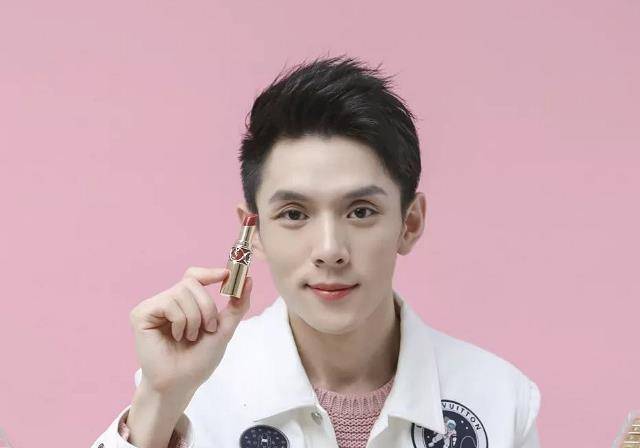 原创李佳琪抽烟上热搜十八线没脸演员蹭热度这波操作稳了