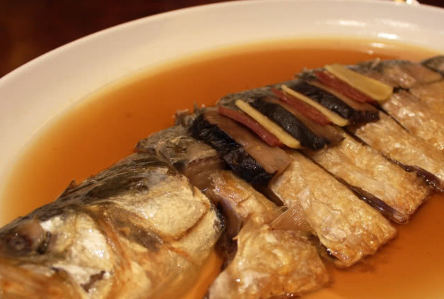 长江鲥鱼刀鱼,鲥(shí)鱼与河豚并称"长江三鲜",长江鲥鱼产于中国长江