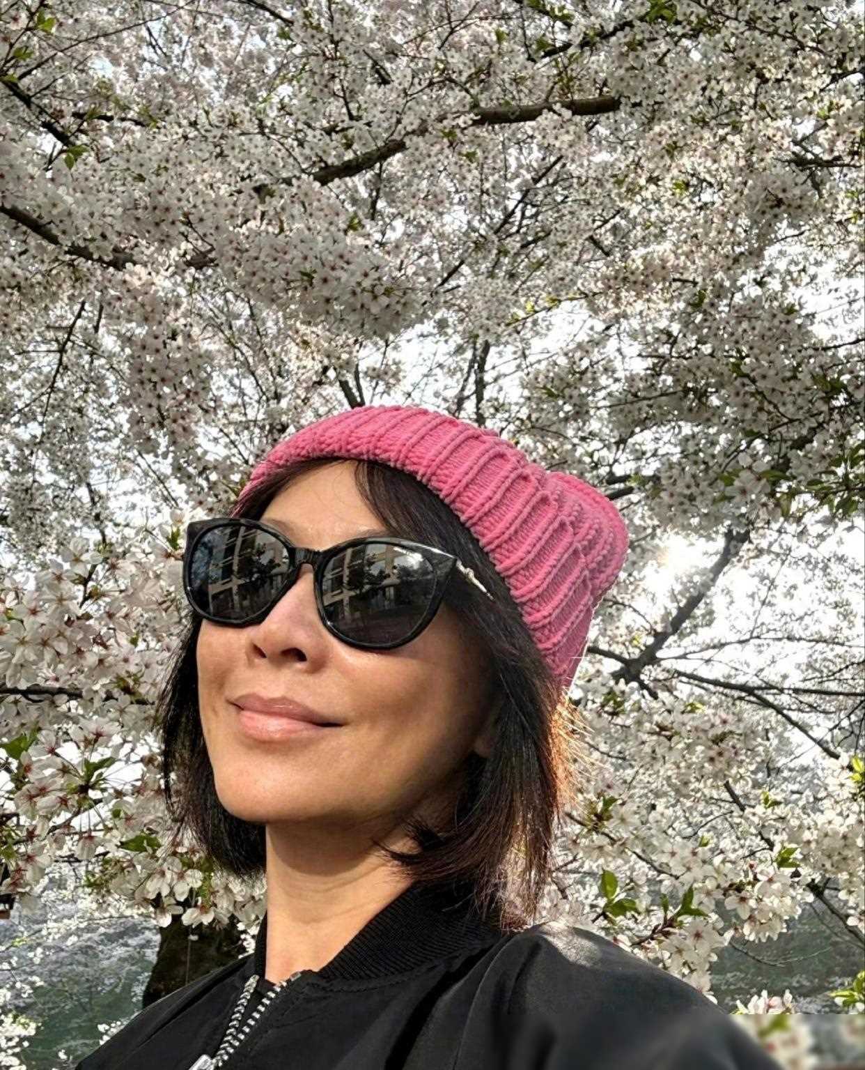 刘嘉玲晒素颜照引网友点赞自信超同龄明星不惧暴露年龄