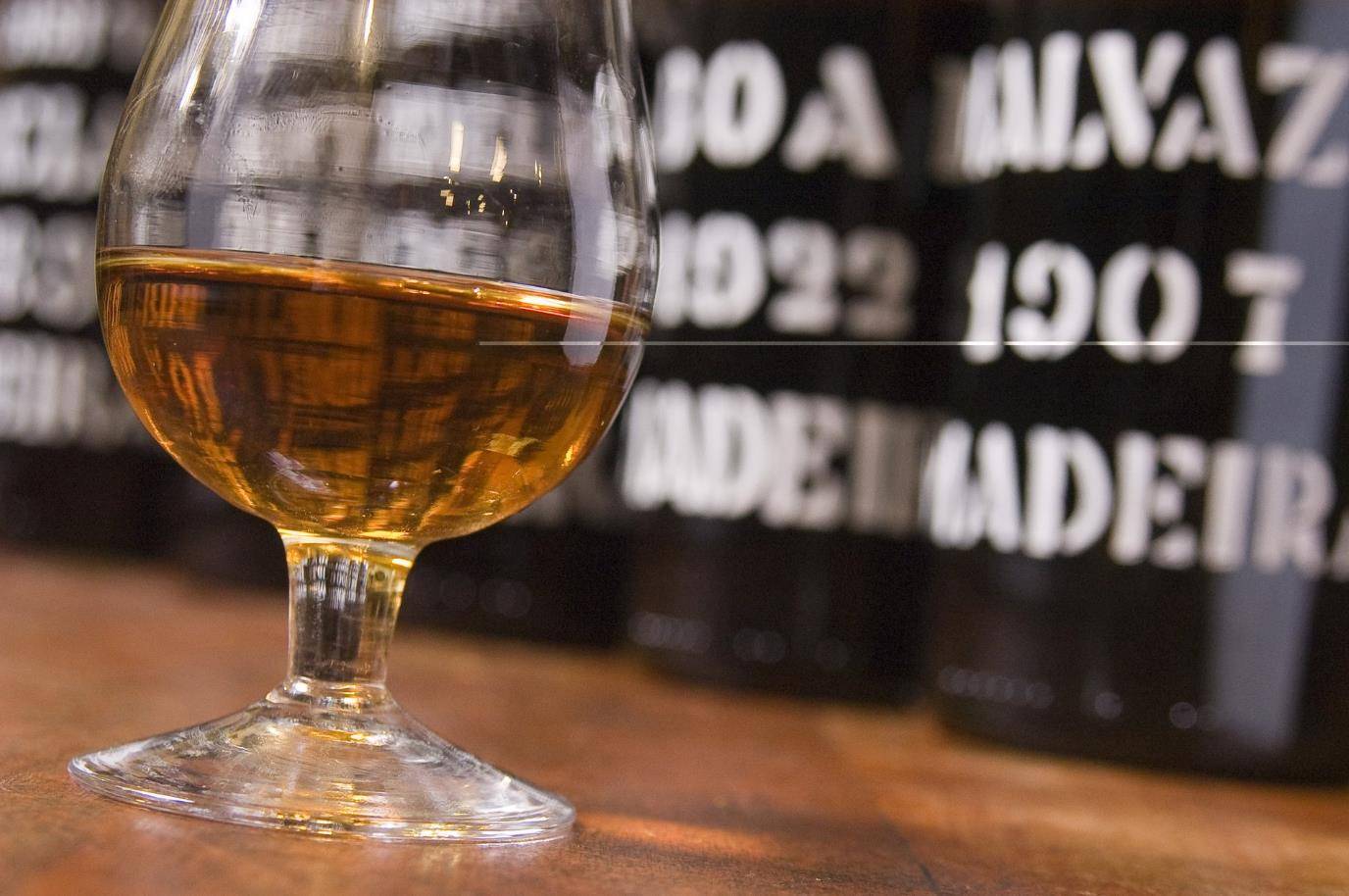 在啤酒中,他更喜欢美国本土产的波特酒,尤其是费城啤酒商小罗伯特