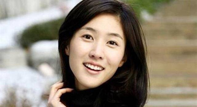 棒打鸳鸯,炸弹轰鸣虽然赵文虞高大帅气,也品学兼优,但是他的出身很