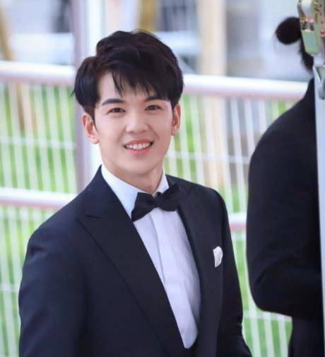 活久见,"明星工作室"向明星公开讨债,本尊回应:你请我去玩的_仝卓