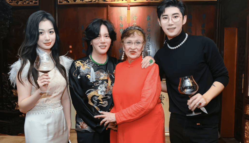 原创童瑶继子暗讽网红王红权星对其拥7套豪宅存疑情商被指太低