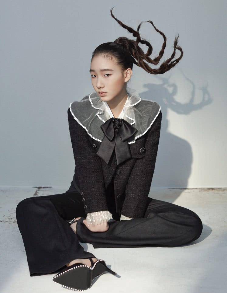 小s女儿正式出道许曦文官宣代言照和母亲相似度达999