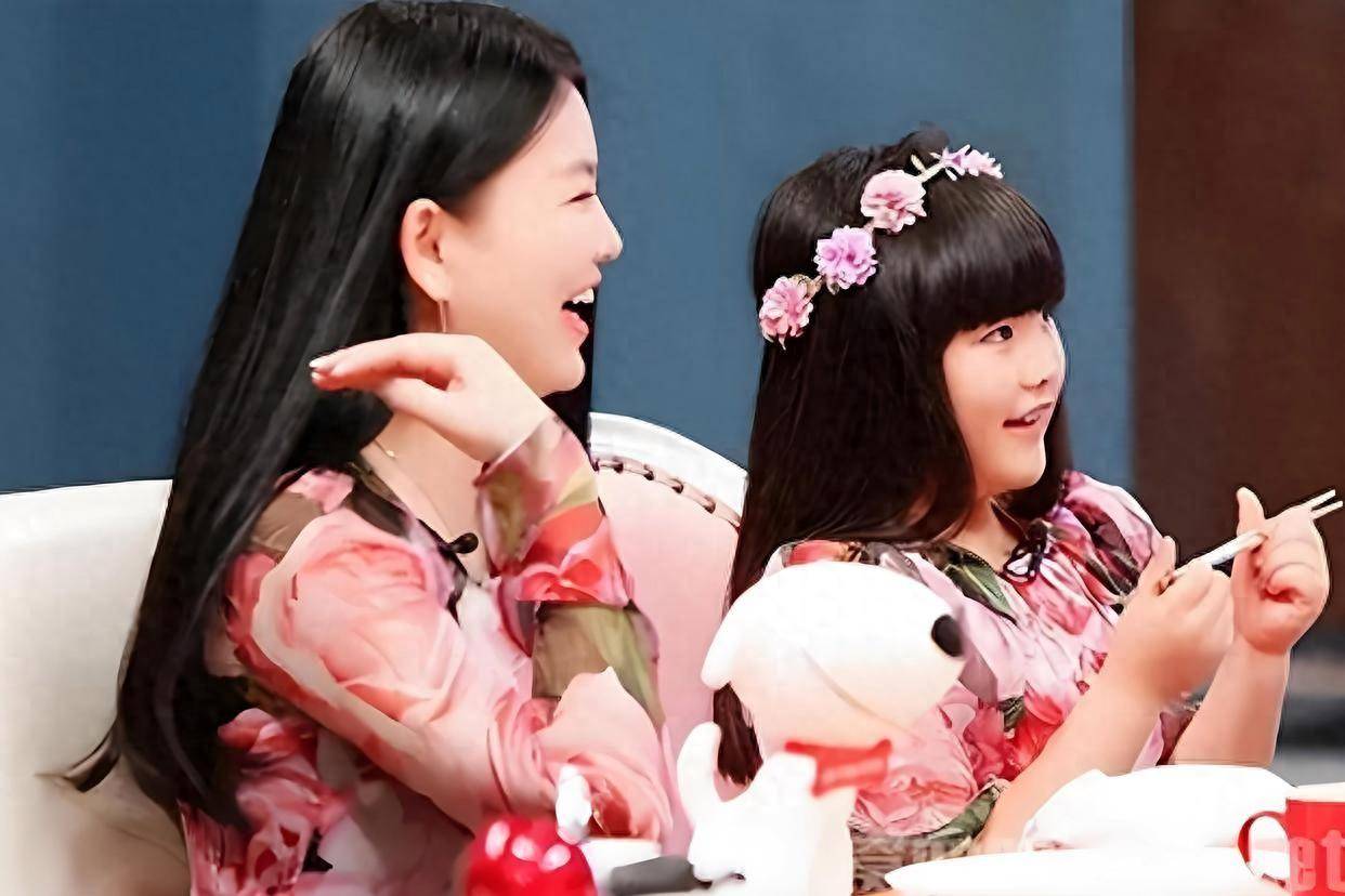 原创李湘一家英国逛画展王诗龄一身穿搭3万多王岳伦黄发吸睛被呼吁