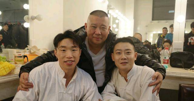 德云社第一莽撞人,17岁要跟姜昆打擂台,还被忽悠走过_郭德纲_煎饼