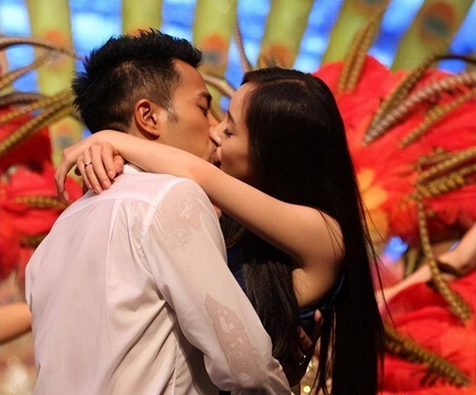 自打杨幂分手后,身边就没缺过男伴,俞灏明,谢霆锋,黄轩,邓伦等人都