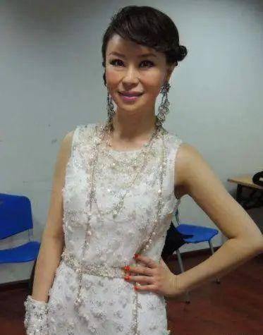 为爱嫁大37岁富商,今47岁成为路人_祖海_金铁霖_时代