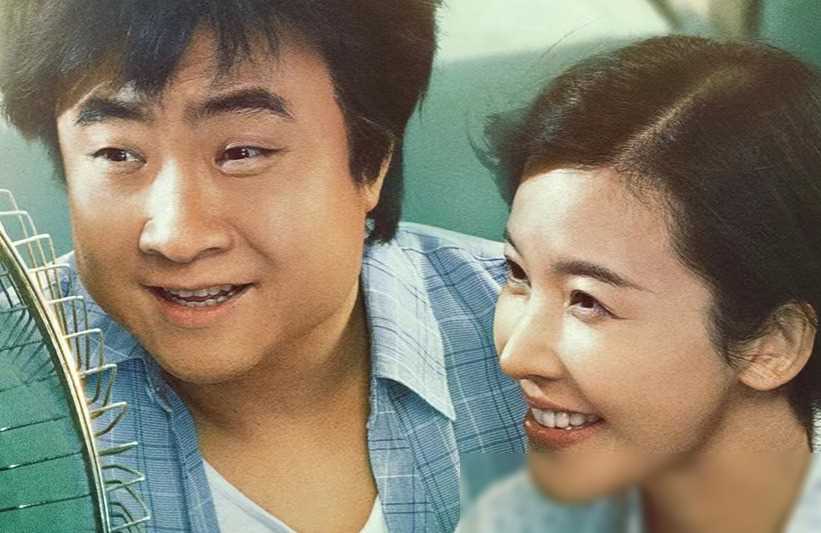 喜剧演员成名与经纪人结婚如今步入中年仍挑战高中生角色