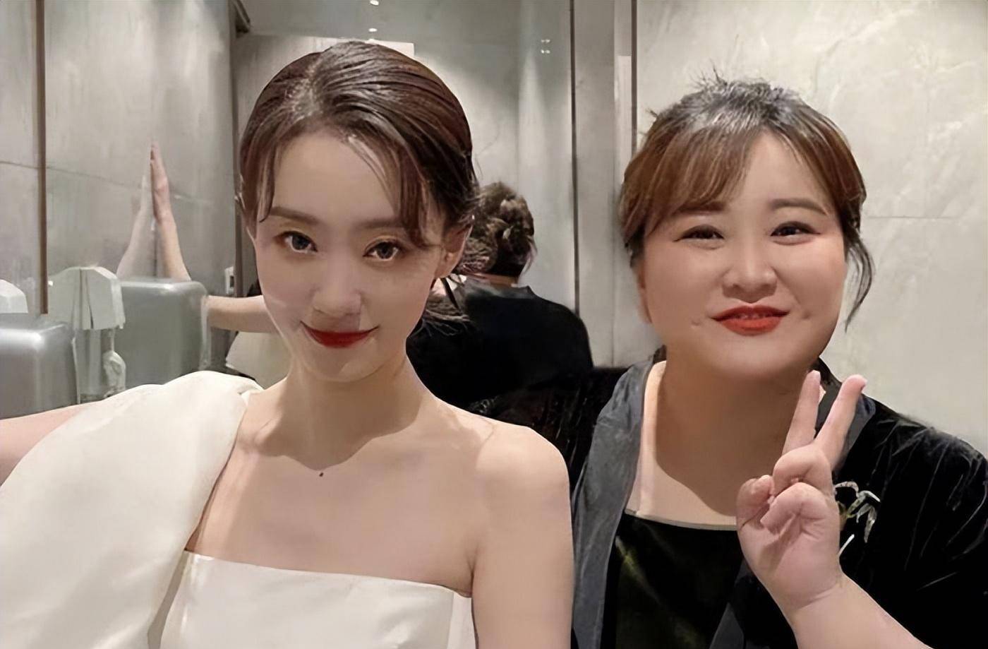 比如里面的餐厅"大碗鱼音乐"就对应着贾玲的大碗娱乐.