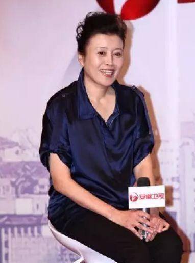 原创丁嘉丽孙红雷的不同人生分手18年前者未再婚后者婚姻美满
