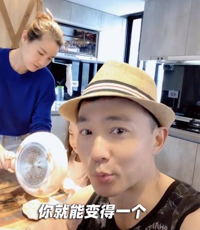 刘畊宏给三个孩子做炒蛋被问为什么小泡芙的盘子里比较多