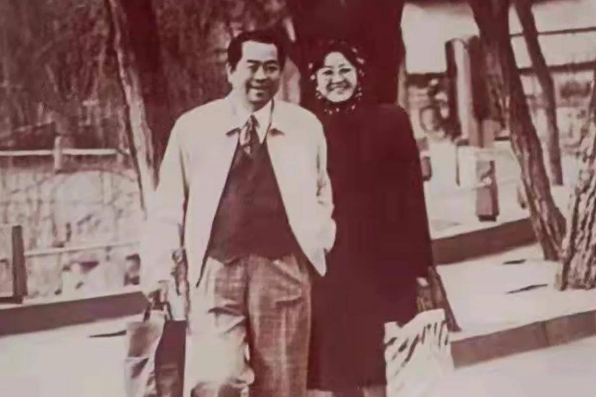 原创86岁书法家范曾官宣再婚新婚妻子小50岁叫徐萌照片公布引热议