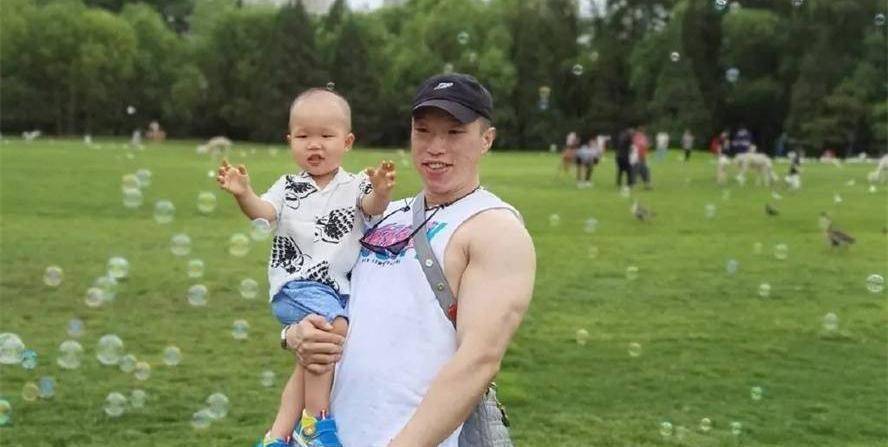 德云社父亲节热闹非凡岳云鹏最感动郭德纲和烧饼最搞笑