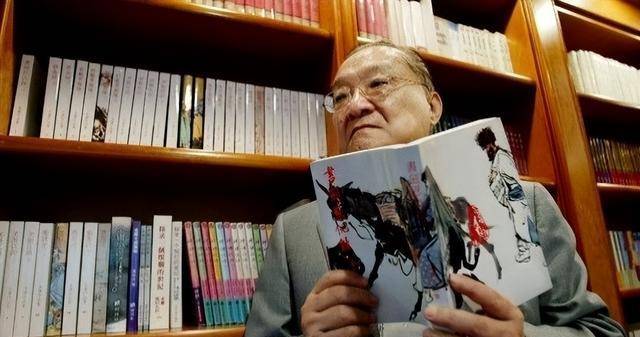 金庸趣事生病不能吃甜食他将巧克力藏在护士口袋里骗过太太