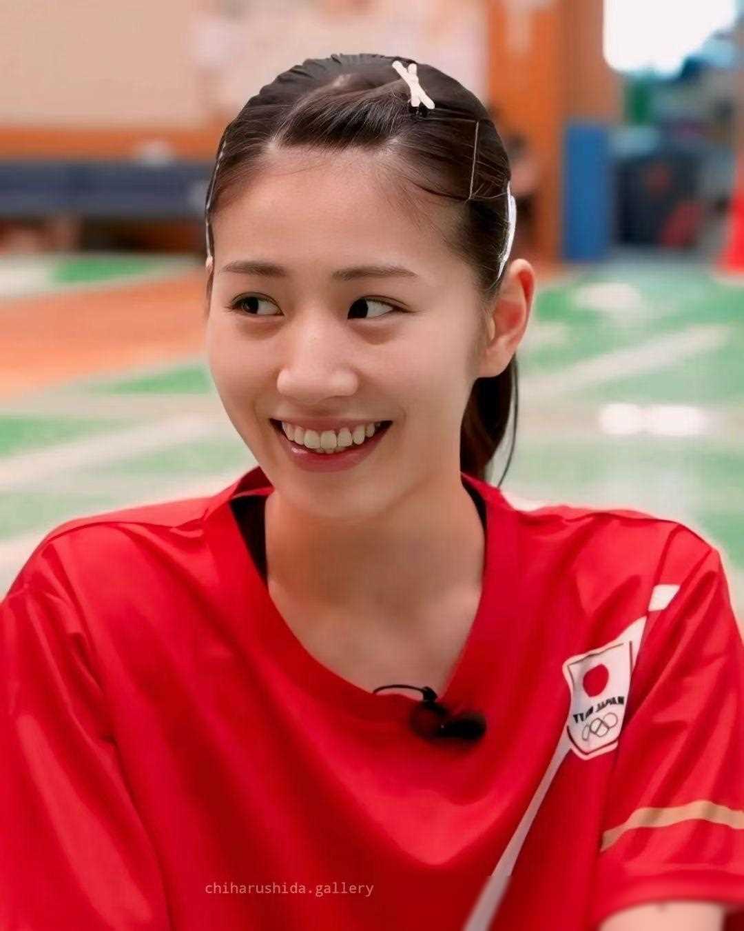 力压黄雅琼成球员票选的最美女神日本名将微笑甜美动人