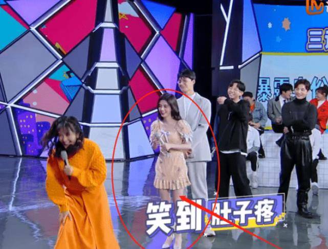 《快乐大本营》节目播出的时候,大家一眼就被鞠婧祎的颜值以及肤色