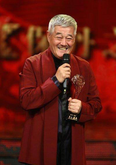 倪大红拒绝吴京不再出演战狼转身却合作赵本山演乡村爱情