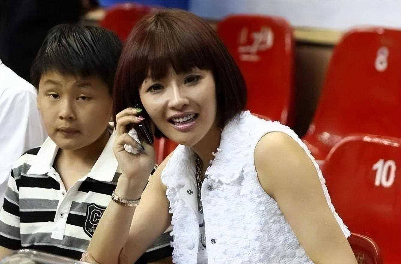 他在商业领域的道路则越走越宽广,与吴迪的成功联手令人赞叹不已,期待