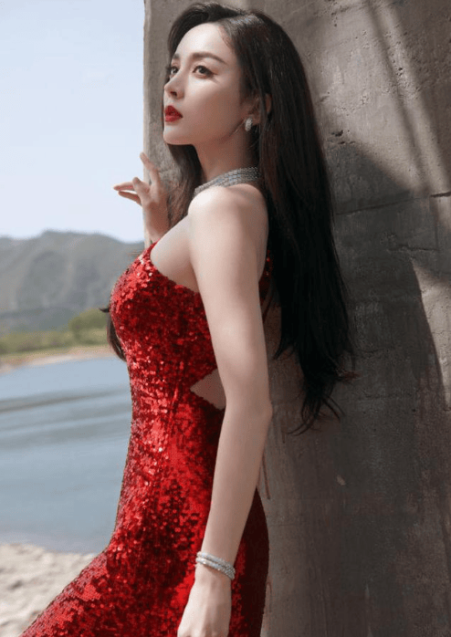 原创笑懵了善恶到头终有报31岁无人敢娶的古力娜扎已经活成了笑话