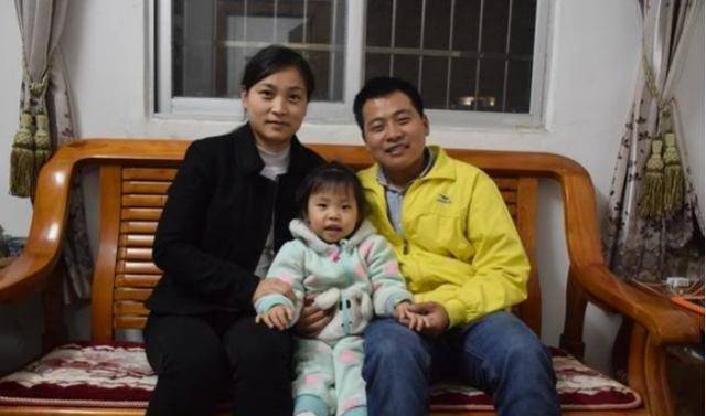 9年前,徒手爬到3楼救助女童的"托举哥",如今怎样了_周冲_阳台_爷爷