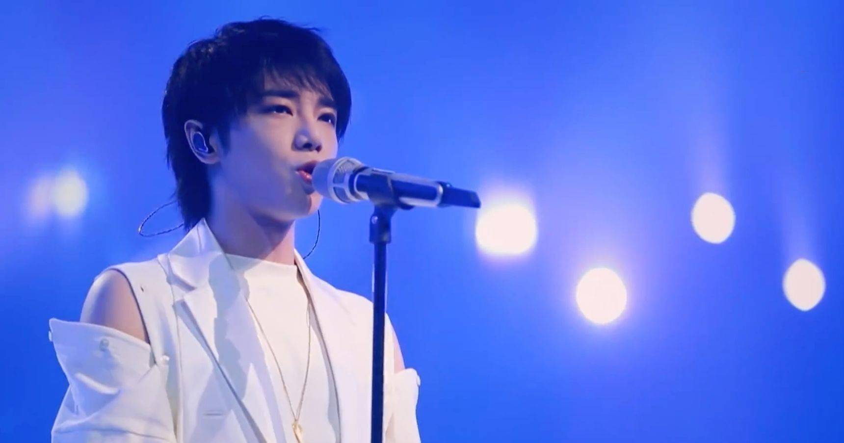 原创他是华晨宇用灵魂歌唱的艺术家每一次高音都震撼心灵