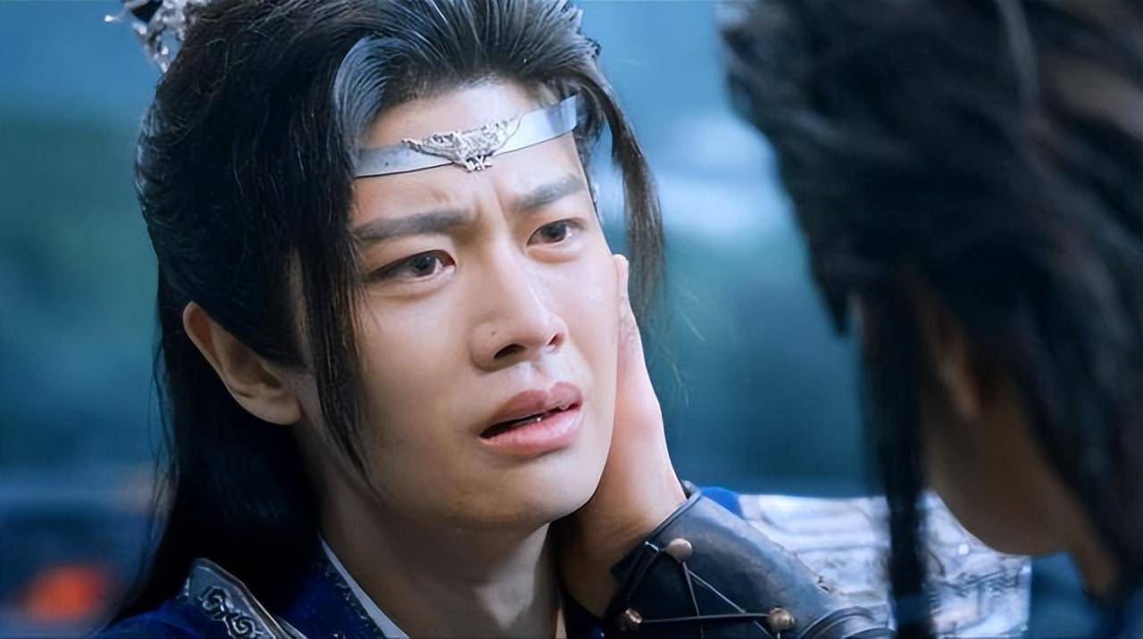 等到他的父亲用仅剩的一点元神跟他对话,任嘉伦使了半天劲才流出来了