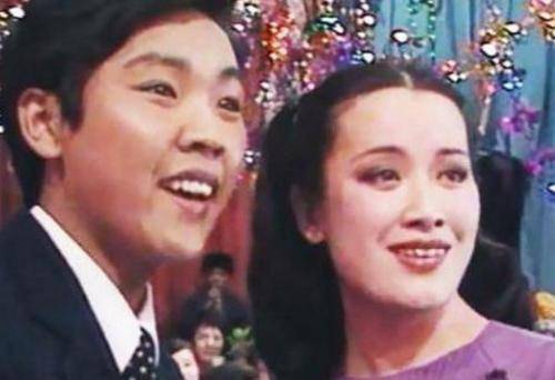 据报道,索宝莉在1980年代加入了东方歌舞团,并在王昆老师门下学习